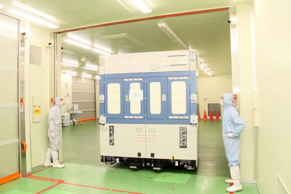 The 2000th CMP machine (at the Kumamoto plant before shipment)