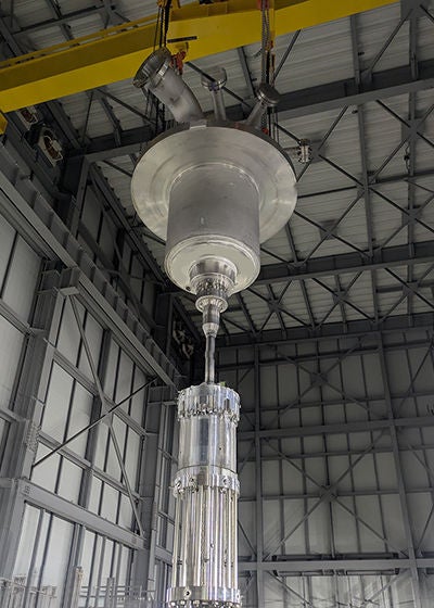 納入予定の液化水素ポンプと同型式の製品(千葉県富津市実液試験場内)