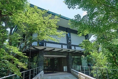 本館外観（撮影 伊奈英次）